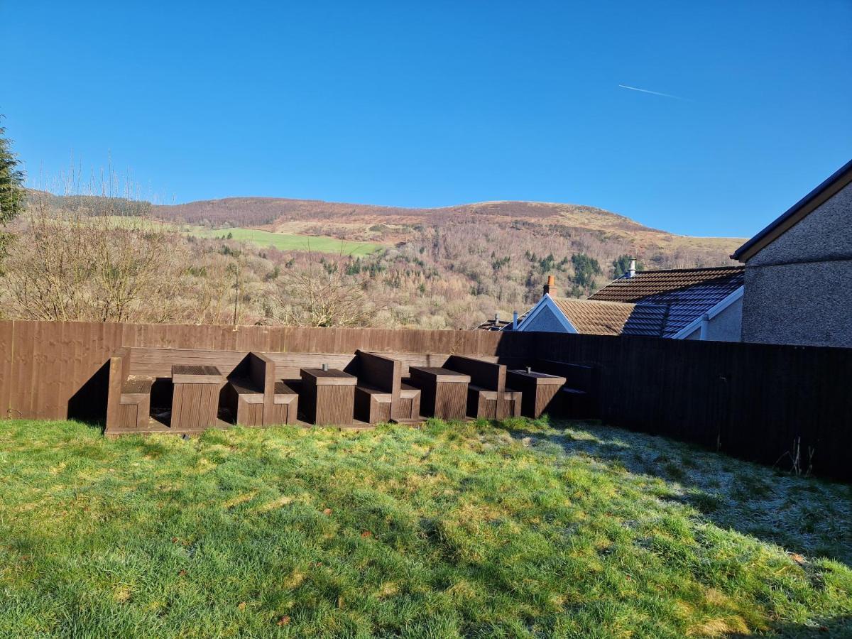 Flat 5. Modern Studio Apartment, Tynte Hotel, Mountain Ash Quakers Yard Экстерьер фото